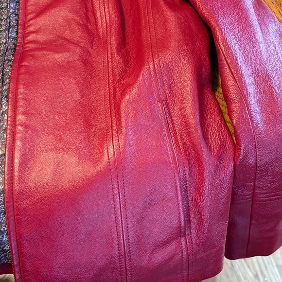 Covington Women's Bold Red Leather Jacket - Picture 13 of 15